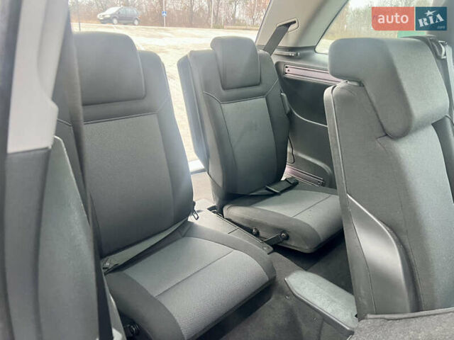 Синий Опель Зафира, объемом двигателя 2.2 л и пробегом 235 тыс. км за 5600 $, фото 18 на Automoto.ua