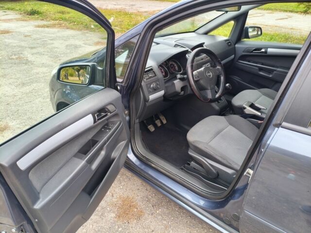 Синий Опель Зафира, объемом двигателя 1.9 л и пробегом 300 тыс. км за 3600 $, фото 8 на Automoto.ua