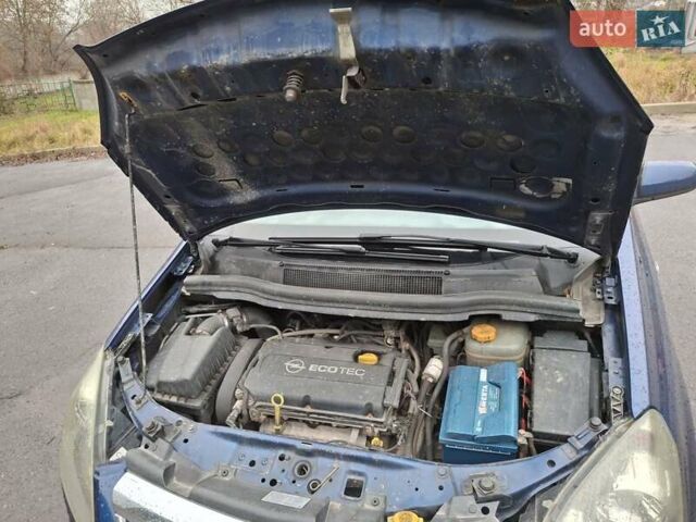 Синий Опель Зафира, объемом двигателя 1.8 л и пробегом 300 тыс. км за 4600 $, фото 1 на Automoto.ua