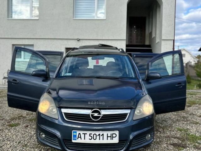 Синий Опель Зафира, объемом двигателя 1.9 л и пробегом 241 тыс. км за 4500 $, фото 3 на Automoto.ua