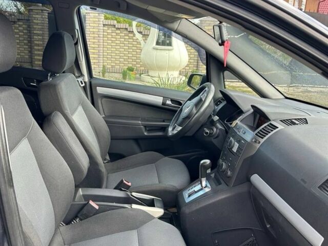 Синий Опель Зафира, объемом двигателя 1.9 л и пробегом 241 тыс. км за 4500 $, фото 5 на Automoto.ua