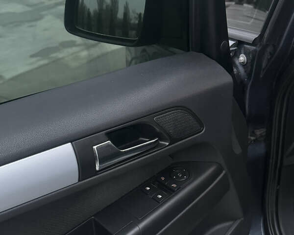 Синий Опель Зафира, объемом двигателя 1.9 л и пробегом 299 тыс. км за 5000 $, фото 21 на Automoto.ua