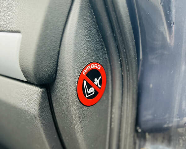 Синий Опель Зафира, объемом двигателя 1.6 л и пробегом 288 тыс. км за 4250 $, фото 27 на Automoto.ua