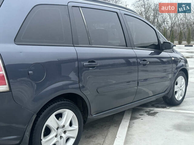 Синий Опель Зафира, объемом двигателя 1.9 л и пробегом 299 тыс. км за 5000 $, фото 11 на Automoto.ua