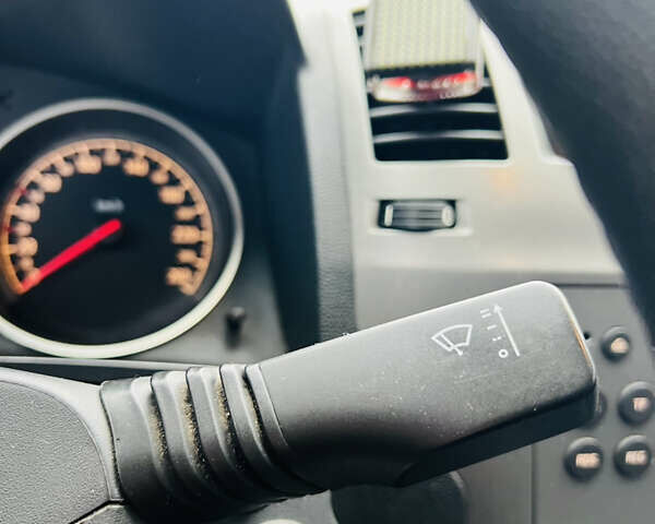 Синий Опель Зафира, объемом двигателя 1.6 л и пробегом 288 тыс. км за 4250 $, фото 30 на Automoto.ua