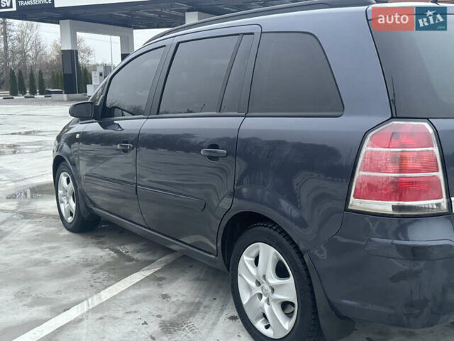 Синий Опель Зафира, объемом двигателя 1.9 л и пробегом 299 тыс. км за 5000 $, фото 5 на Automoto.ua