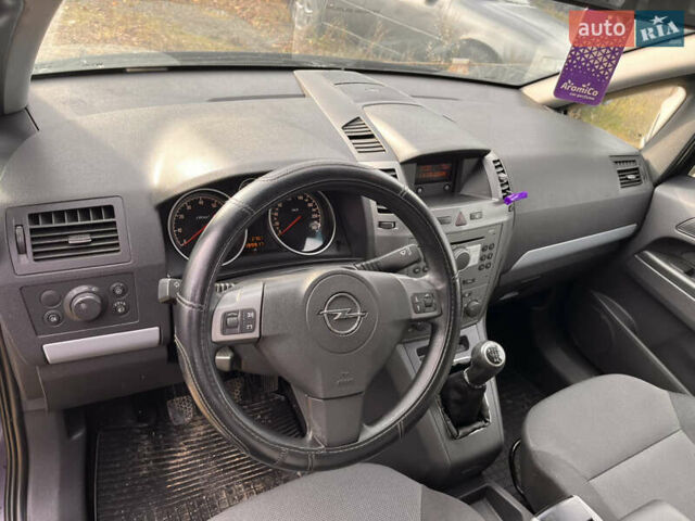 Синий Опель Зафира, объемом двигателя 1.6 л и пробегом 190 тыс. км за 5000 $, фото 8 на Automoto.ua
