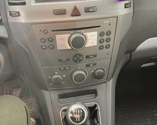 Синий Опель Зафира, объемом двигателя 1.6 л и пробегом 190 тыс. км за 5000 $, фото 11 на Automoto.ua