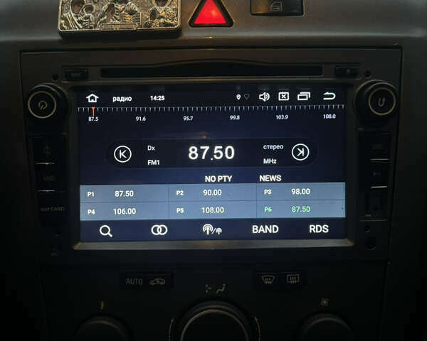 Синий Опель Зафира, объемом двигателя 1.9 л и пробегом 299 тыс. км за 5000 $, фото 24 на Automoto.ua