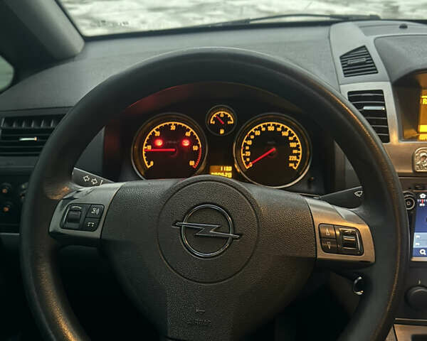 Синий Опель Зафира, объемом двигателя 1.9 л и пробегом 299 тыс. км за 5000 $, фото 22 на Automoto.ua