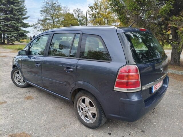 Синий Опель Зафира, объемом двигателя 1.9 л и пробегом 300 тыс. км за 3600 $, фото 4 на Automoto.ua