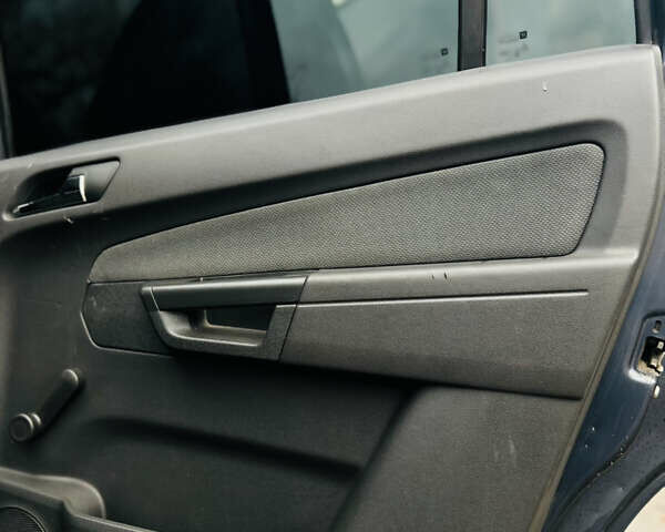 Синий Опель Зафира, объемом двигателя 1.6 л и пробегом 288 тыс. км за 4250 $, фото 18 на Automoto.ua