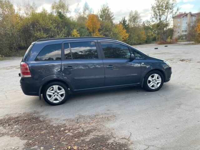 Синий Опель Зафира, объемом двигателя 1.9 л и пробегом 300 тыс. км за 4450 $, фото 2 на Automoto.ua