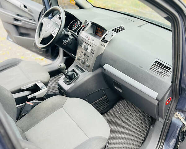 Синий Опель Зафира, объемом двигателя 1.6 л и пробегом 288 тыс. км за 4250 $, фото 13 на Automoto.ua