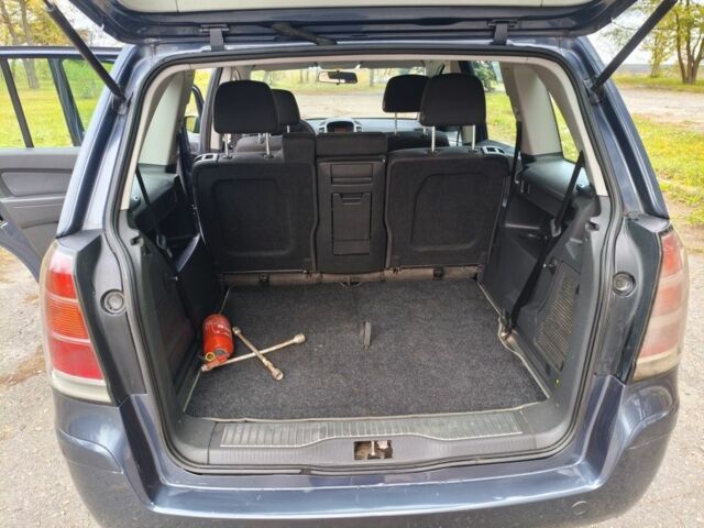 Синий Опель Зафира, объемом двигателя 1.9 л и пробегом 300 тыс. км за 3600 $, фото 10 на Automoto.ua