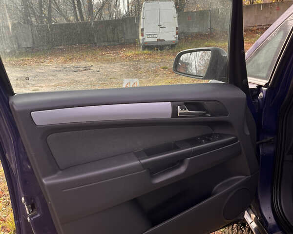 Синий Опель Зафира, объемом двигателя 1.6 л и пробегом 190 тыс. км за 5000 $, фото 4 на Automoto.ua