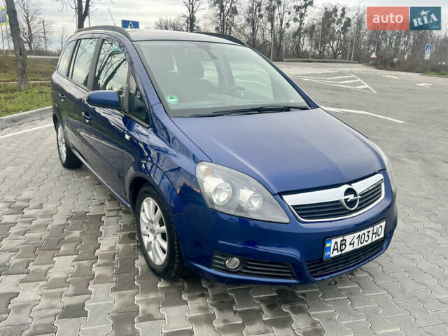 Синий Опель Зафира, объемом двигателя 2.2 л и пробегом 235 тыс. км за 5600 $, фото 6 на Automoto.ua