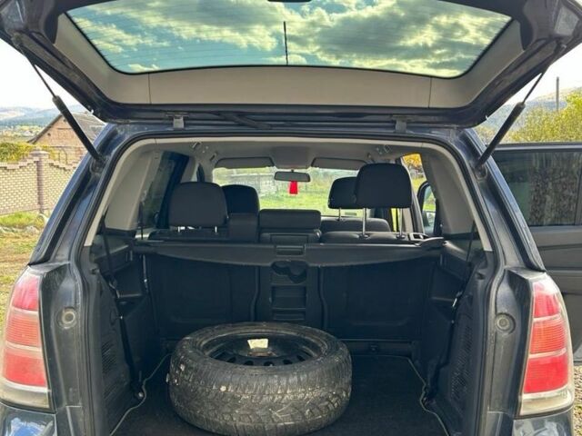 Синий Опель Зафира, объемом двигателя 1.9 л и пробегом 241 тыс. км за 4500 $, фото 7 на Automoto.ua