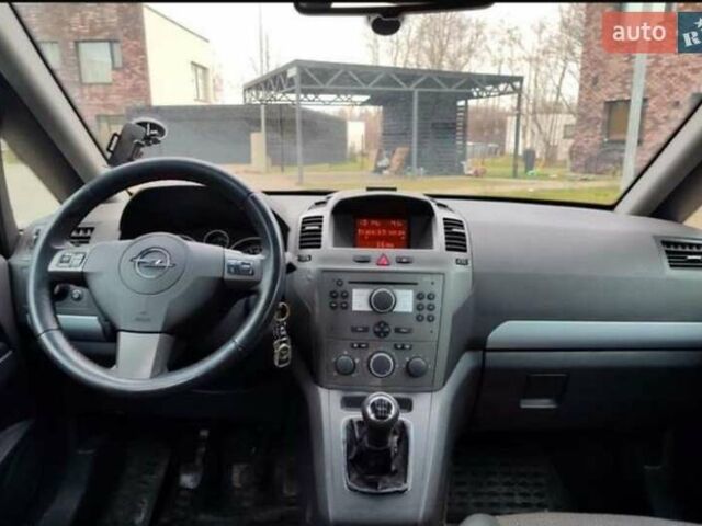 Синій Опель Зафіра, об'ємом двигуна 1.9 л та пробігом 310 тис. км за 3664 $, фото 9 на Automoto.ua