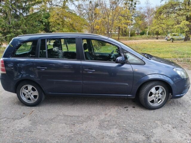 Синий Опель Зафира, объемом двигателя 1.9 л и пробегом 300 тыс. км за 3600 $, фото 1 на Automoto.ua