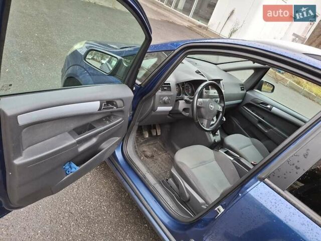 Синий Опель Зафира, объемом двигателя 1.8 л и пробегом 300 тыс. км за 4600 $, фото 2 на Automoto.ua