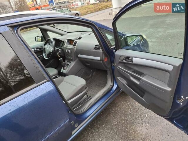 Синий Опель Зафира, объемом двигателя 1.8 л и пробегом 300 тыс. км за 4600 $, фото 3 на Automoto.ua