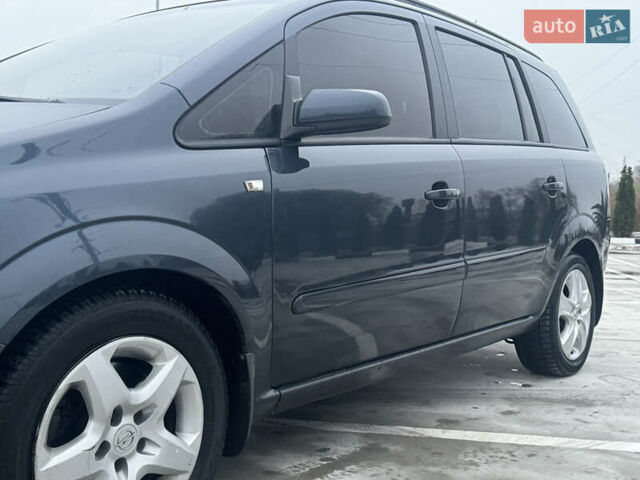 Синий Опель Зафира, объемом двигателя 1.9 л и пробегом 299 тыс. км за 5000 $, фото 17 на Automoto.ua