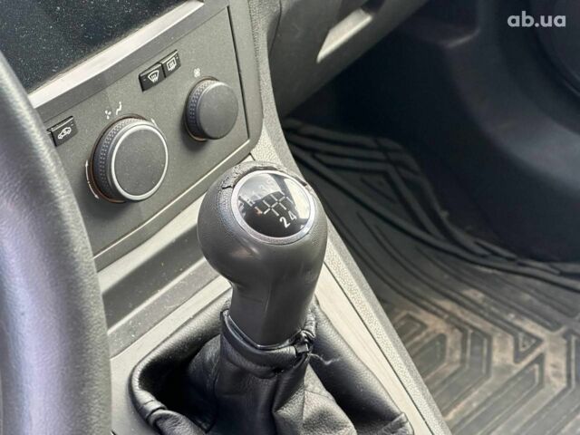 Синий Опель Зафира, объемом двигателя 1.9 л и пробегом 327 тыс. км за 4990 $, фото 19 на Automoto.ua