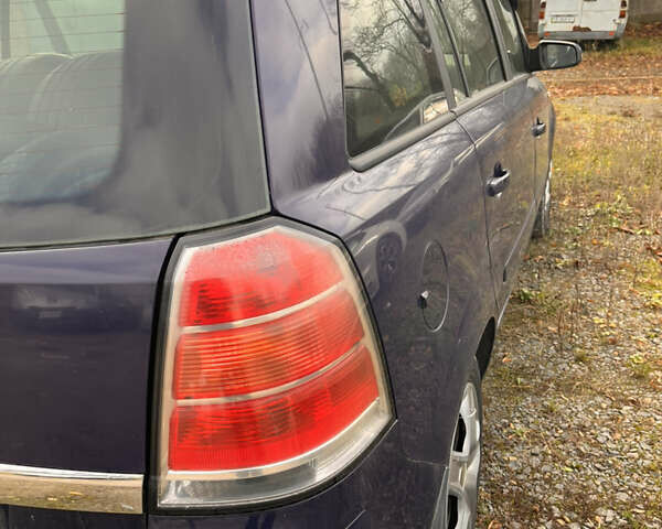 Синий Опель Зафира, объемом двигателя 1.6 л и пробегом 190 тыс. км за 5000 $, фото 1 на Automoto.ua