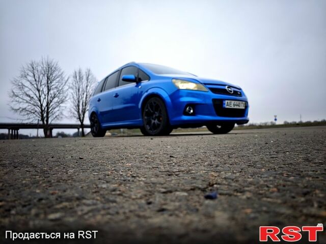 Синий Опель Зафира, объемом двигателя 2 л и пробегом 315 тыс. км за 5500 $, фото 1 на Automoto.ua