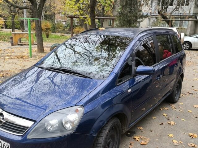 Синий Опель Зафира, объемом двигателя 1.9 л и пробегом 270 тыс. км за 2500 $, фото 2 на Automoto.ua