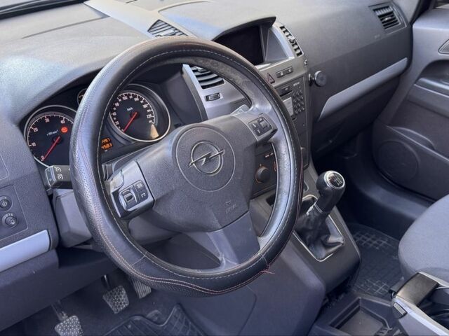 Синий Опель Зафира, объемом двигателя 1.9 л и пробегом 285 тыс. км за 6500 $, фото 8 на Automoto.ua