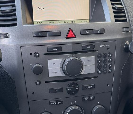 Синий Опель Зафира, объемом двигателя 1.9 л и пробегом 285 тыс. км за 6500 $, фото 10 на Automoto.ua