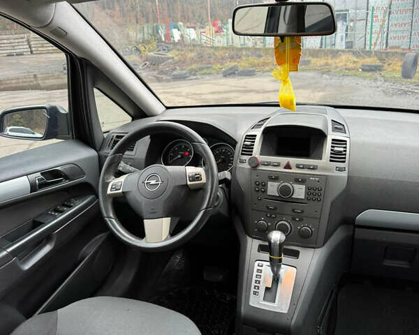 Синий Опель Зафира, объемом двигателя 1.9 л и пробегом 330 тыс. км за 5700 $, фото 7 на Automoto.ua