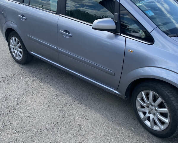 Синий Опель Зафира, объемом двигателя 1.9 л и пробегом 340 тыс. км за 5000 $, фото 2 на Automoto.ua