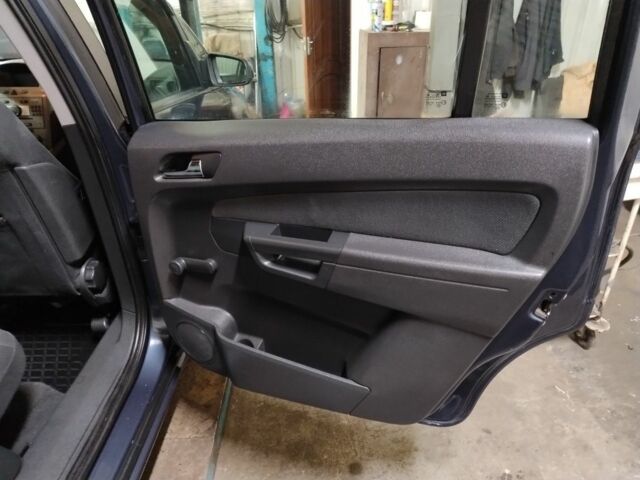 Синій Опель Зафіра, об'ємом двигуна 1.9 л та пробігом 280 тис. км за 4200 $, фото 18 на Automoto.ua