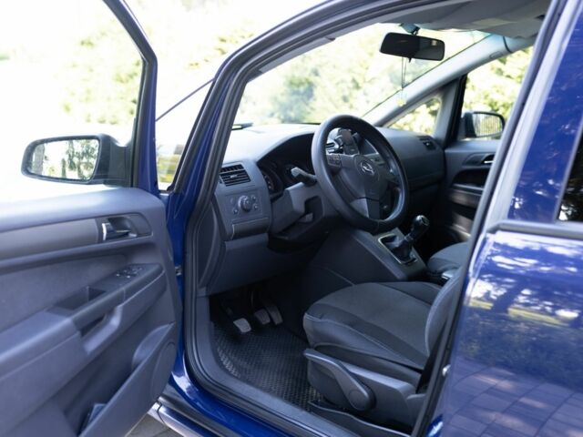 Синий Опель Зафира, объемом двигателя 1.6 л и пробегом 200 тыс. км за 5300 $, фото 6 на Automoto.ua