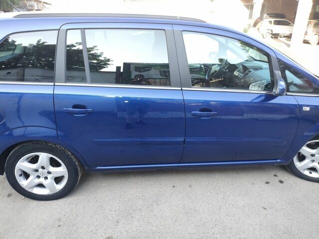 Синий Опель Зафира, объемом двигателя 2.2 л и пробегом 175 тыс. км за 5500 $, фото 3 на Automoto.ua