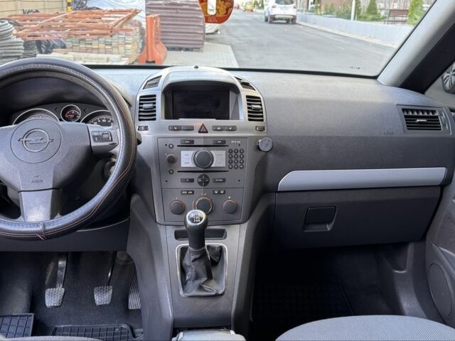 Синий Опель Зафира, объемом двигателя 1.9 л и пробегом 285 тыс. км за 6500 $, фото 9 на Automoto.ua