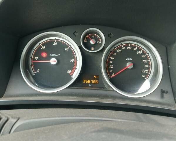 Синий Опель Зафира, объемом двигателя 1.9 л и пробегом 350 тыс. км за 4900 $, фото 5 на Automoto.ua