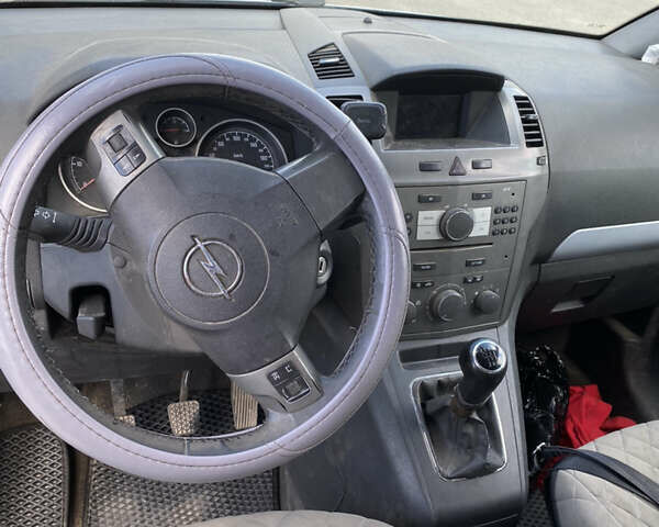 Синий Опель Зафира, объемом двигателя 1.9 л и пробегом 340 тыс. км за 5000 $, фото 4 на Automoto.ua