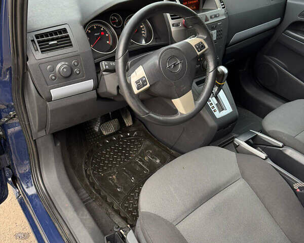 Синий Опель Зафира, объемом двигателя 1.9 л и пробегом 330 тыс. км за 5700 $, фото 13 на Automoto.ua