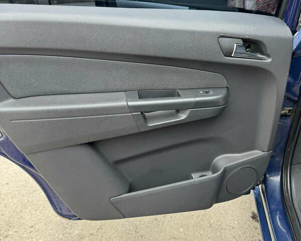 Синий Опель Зафира, объемом двигателя 1.9 л и пробегом 330 тыс. км за 5700 $, фото 15 на Automoto.ua