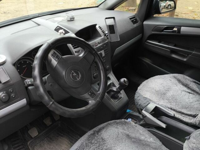 Синий Опель Зафира, объемом двигателя 1.9 л и пробегом 270 тыс. км за 2500 $, фото 5 на Automoto.ua