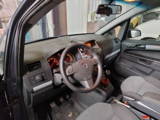 Синій Опель Зафіра, об'ємом двигуна 1.9 л та пробігом 280 тис. км за 4200 $, фото 7 на Automoto.ua
