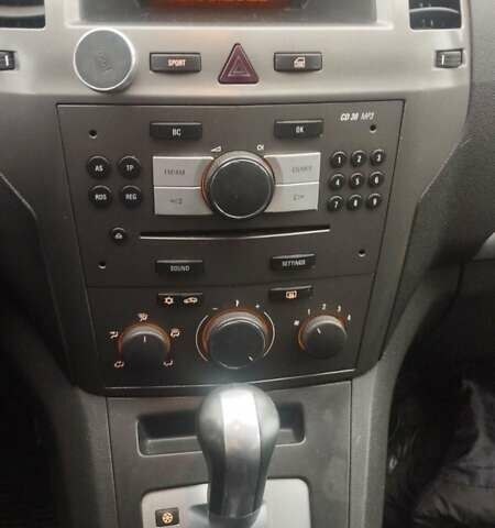 Опель Зафира 2007 в Виннице на Automoto.ua Синий Опель Зафира, объемом двигателя 2.2 л и пробегом 200 тыс. км за 6300 $, фото 11 на Automoto.ua