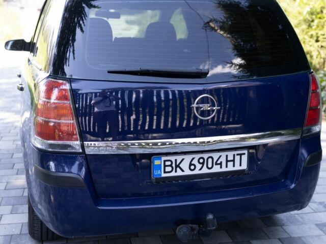 Синий Опель Зафира, объемом двигателя 1.6 л и пробегом 200 тыс. км за 5300 $, фото 4 на Automoto.ua
