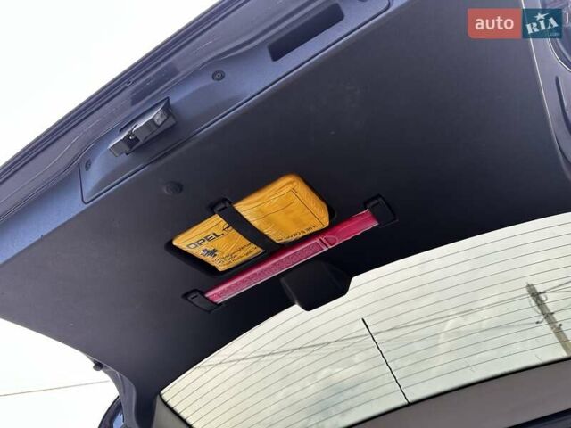 Синий Опель Зафира, объемом двигателя 1.8 л и пробегом 265 тыс. км за 6500 $, фото 37 на Automoto.ua