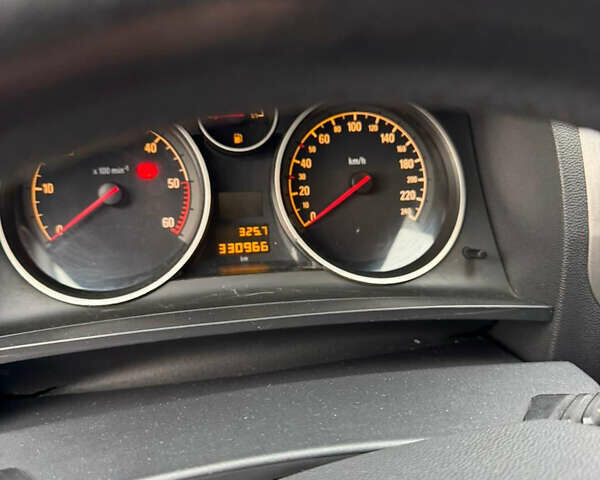 Синий Опель Зафира, объемом двигателя 1.9 л и пробегом 330 тыс. км за 5700 $, фото 10 на Automoto.ua