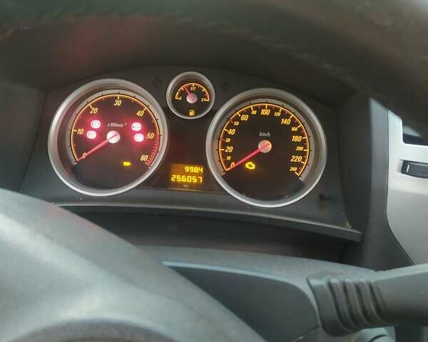 Синій Опель Зафіра, об'ємом двигуна 1.91 л та пробігом 256 тис. км за 5000 $, фото 9 на Automoto.ua